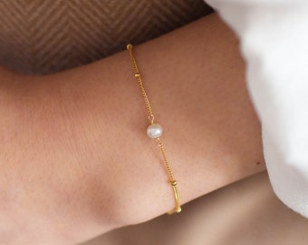 Small Pearl Bracelet - Real pearl bracelet, satellite bracelet, gold chain bracelet, dainty gold bracelet, pretty gold bracelet |GFB00010