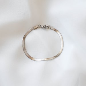 Sleek Silver Bracelet- Silver bracelet, silver chain bracelet, snake chain bracelet, chain bracelet, simple bracelet |STB00003