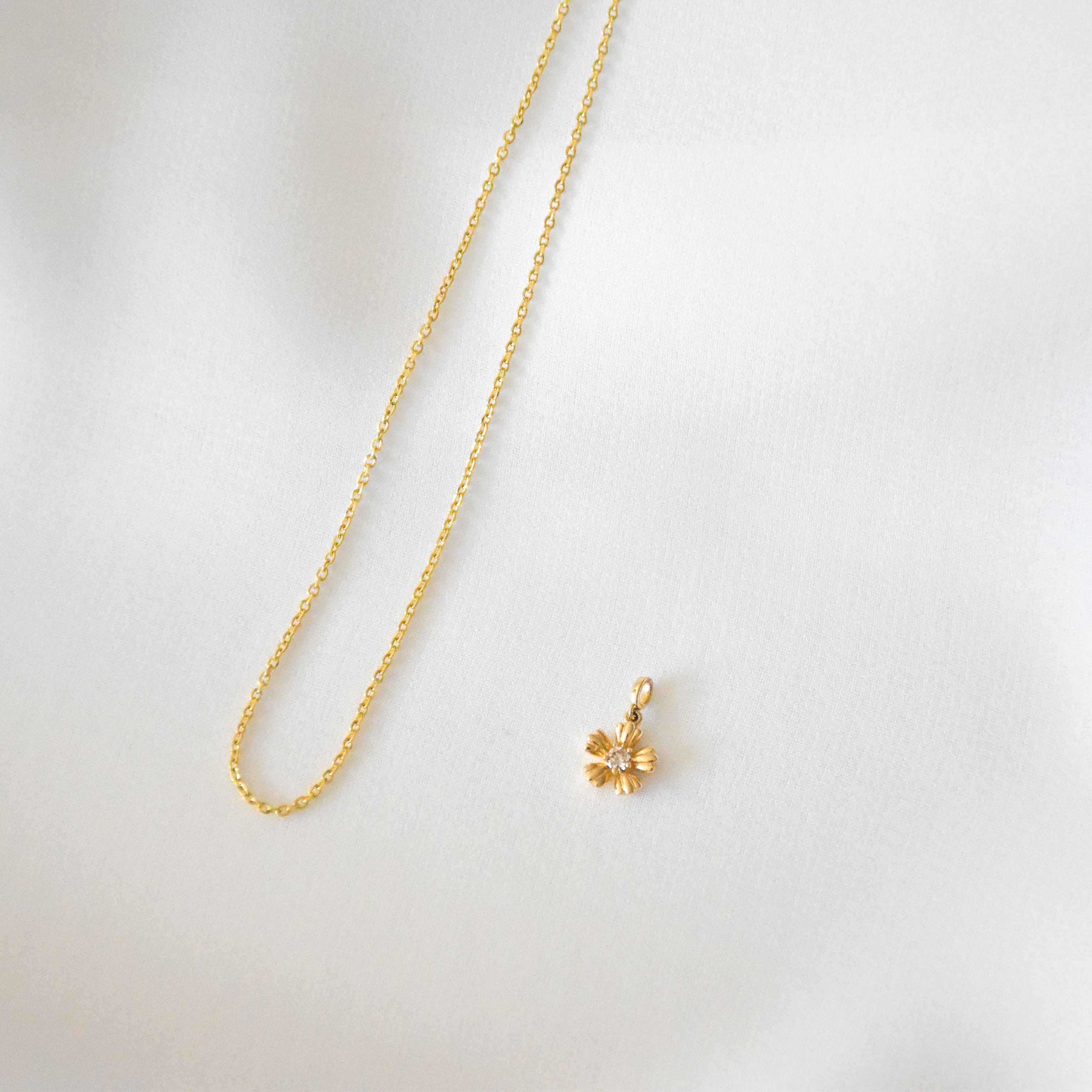 ナラジョイエ　2005ホワイトデー限定OROサンドグラス・ハートチャーム 14K SOLID Gold Flower Necklace - Solid Gold Flower Necklace