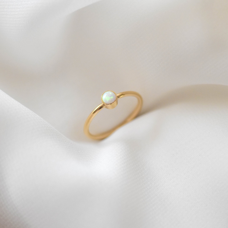 Witte opaal ring gouden opaal ring, opaal gouden ring, opaal steen ring, witte opaal ring, opaal geboortesteen ring, opaal band ring GFR00001 afbeelding 2