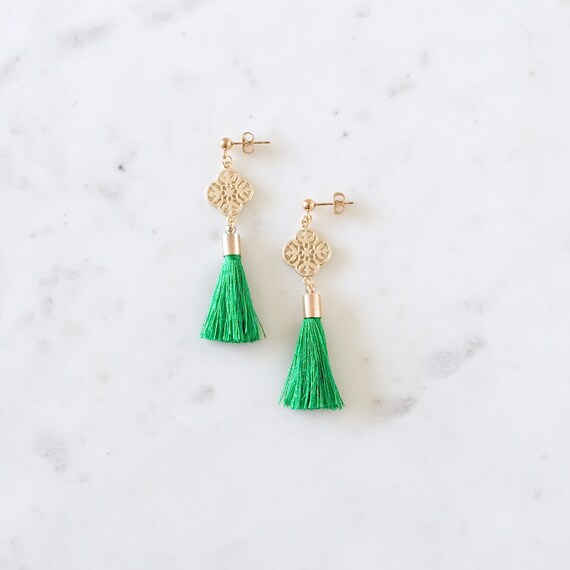 Women/'s Silver Oval with Green Tassels Earrings Women/'s Jewelry Gift for Her Long Earrings with Tassels Green Earrings
