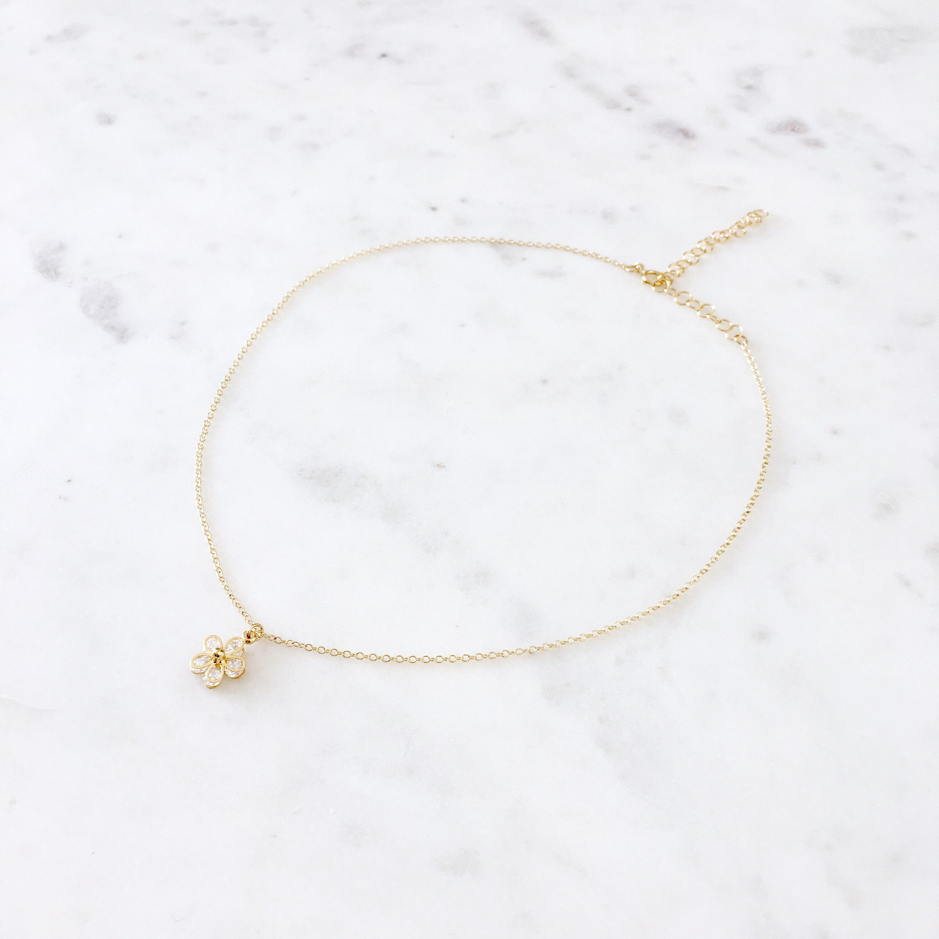 ★daisy★✾14kgf Amazon.com: KECHO 14k Gold Daisy Necklace for Women Solid