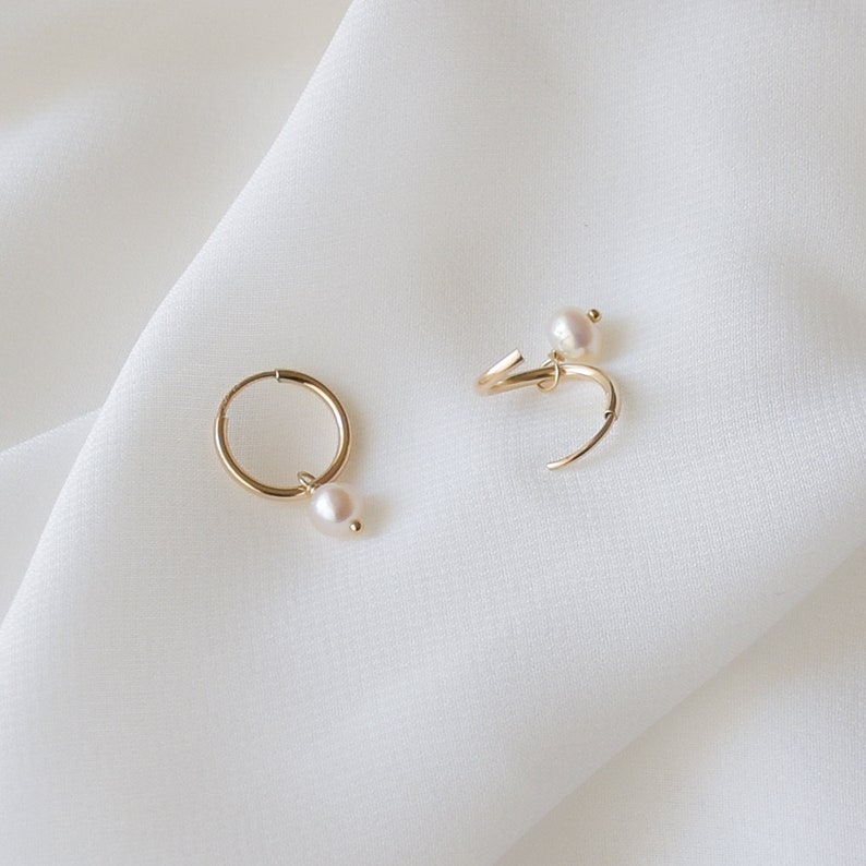 Pearl Huggie Earrings Gold Huggies Earrings Dainty Pearl Etsy