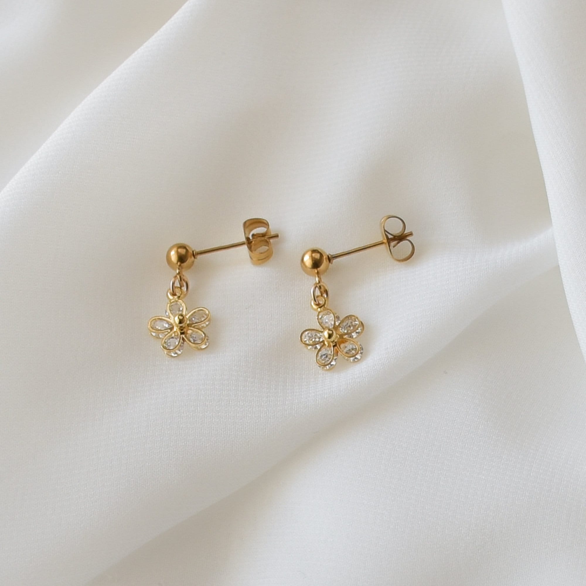 Daisy Earrings - Flower Earrings, Daisy Flower Earrings