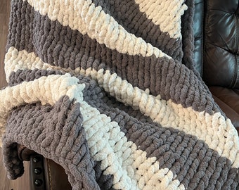 Handmade chunky knit blankets AT WHOLESALE PRICES! **Make it your own by choosing your color scheme!**
