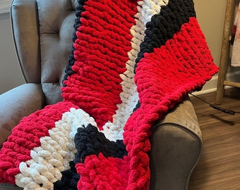 Handmade chunky knit blankets AT WHOLESALE PRICES!  **Choose your colors!**