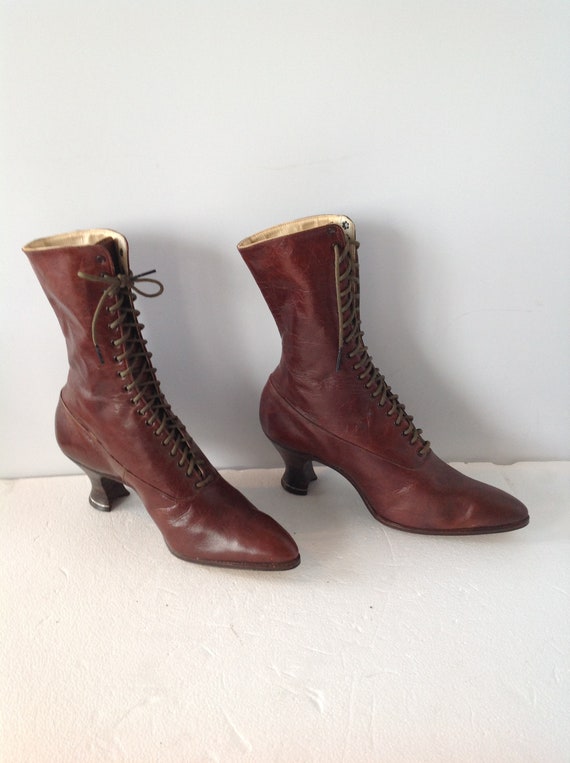 1920s Museum quality women vintage boots,warm brow