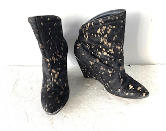 Bottes Vintage à Talons Hauts Avec Décoration Florale. Illustration