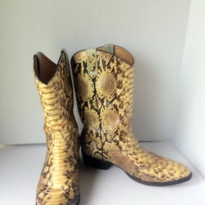 Genuine snakeskin vintage boots ,sz 11 d handmade snakeskin cowboy boots