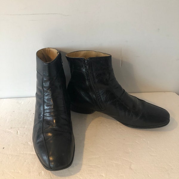 sz 13 men vintage black leather ankle boots-  nice soft leather- side zip-