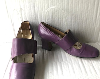 Vintage 1960s Purple Leather Pilgrim Shoes with Buckle - Size 8