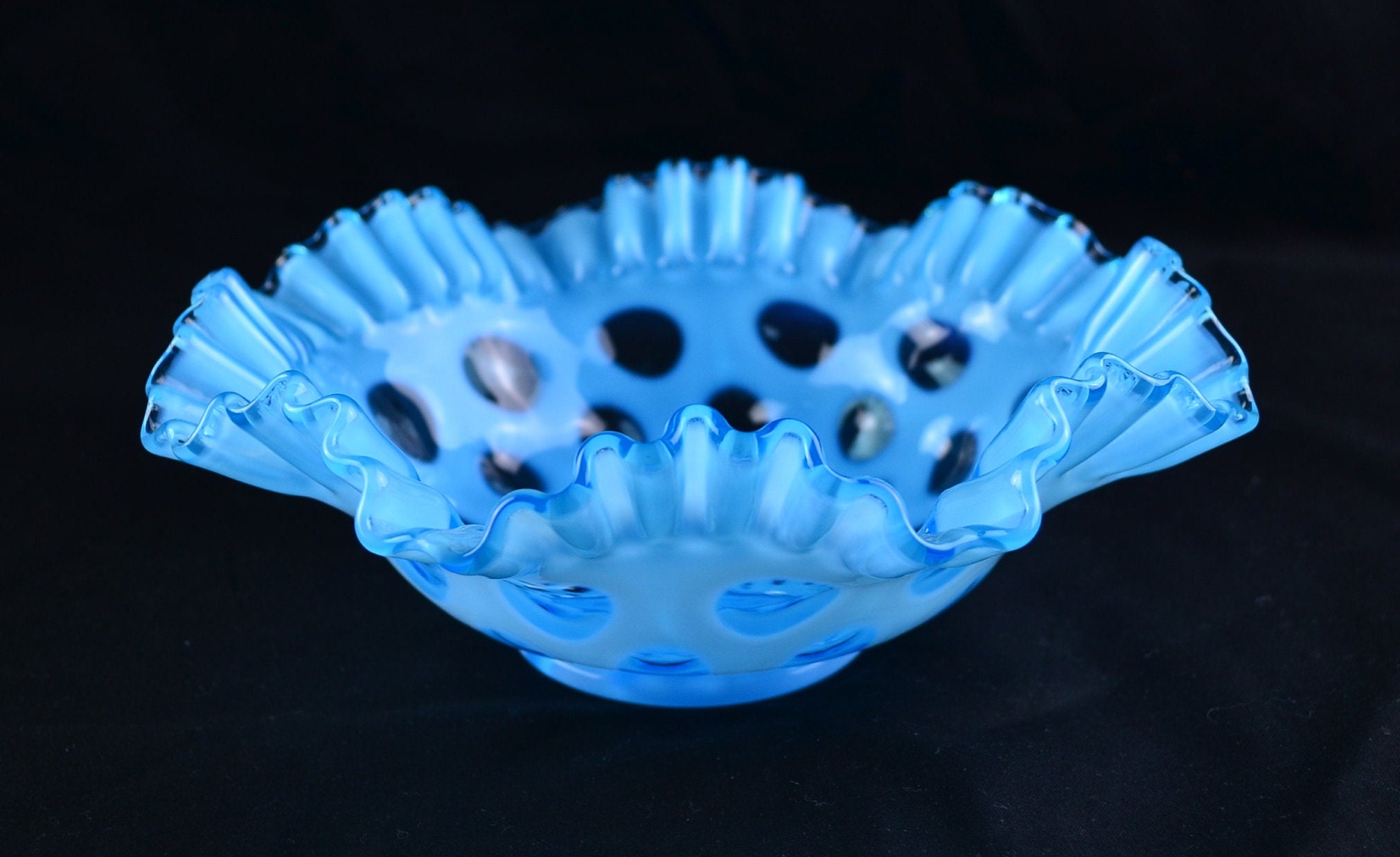 フェントンドットブルーベース Fenton Blue Coin Dot Opalescent Cased Glass, Hand-blown With
