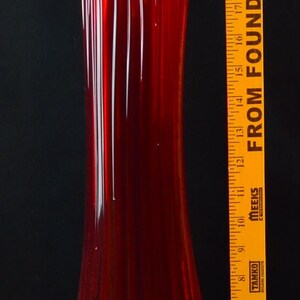 MCM L.E. Smith Broken Column Pattern, 23 MCM Swung Vase. Vivid Amberina, Red & Yellow, In Excellent Condition image 3
