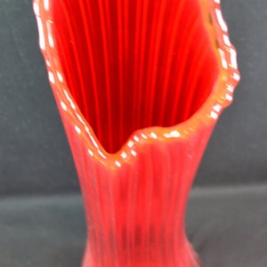 MCM L.E. Smith Broken Column Pattern, 23 MCM Swung Vase. Vivid Amberina, Red & Yellow, In Excellent Condition image 5