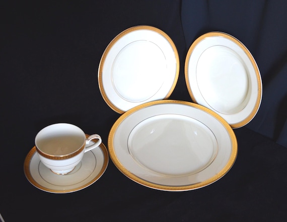 Mikasa Palatial Gold China: 5-piece Place Setting With Lidded