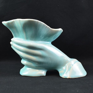 マッコイ陶器のコルヌコピア花瓶：ライトターコイズ、ビクトリア朝様式