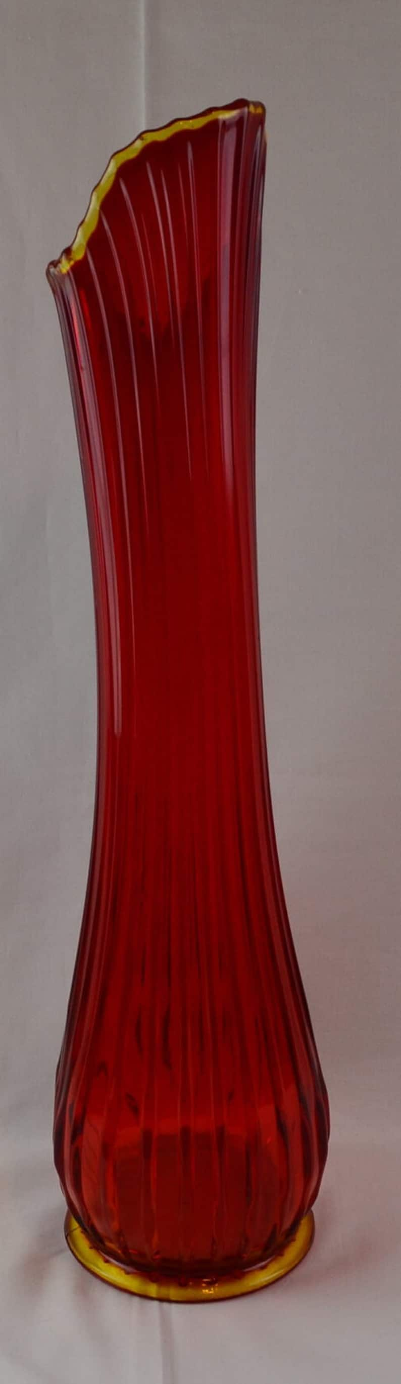 MCM L.E. Smith Broken Column Pattern, 23 MCM Swung Vase. Vivid Amberina, Red & Yellow, In Excellent Condition image 4