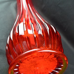 MCM L.E. Smith Broken Column Pattern, 23 MCM Swung Vase. Vivid Amberina, Red & Yellow, In Excellent Condition image 7