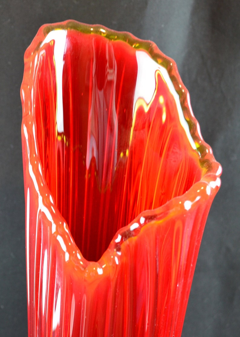 MCM L.E. Smith Broken Column Pattern, 23 MCM Swung Vase. Vivid Amberina, Red & Yellow, In Excellent Condition image 6