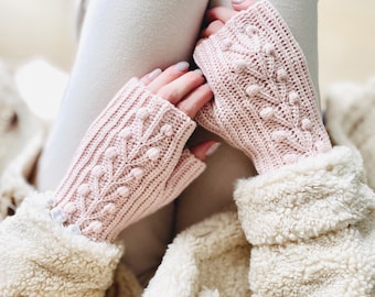 Winter berry mitts (PDF crochet pattern)