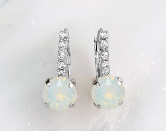 Pendientes de cristal de ópalo blanco con cierre de palanca: joyas para damas de honor