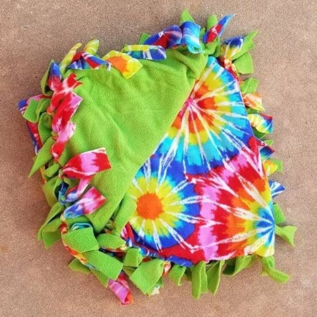 Balloon knot best sale fleece blanket