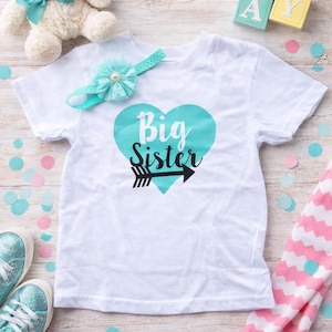 Big Sister Shirt for Girls – Pregnancy Announcement Outfit – Sibling Reveal Tee – New Baby Sister Gift – Big Sister Heart Arrow Shirt