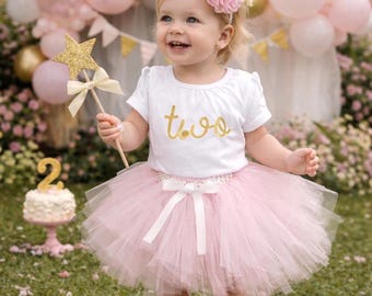 女の子のための2歳の誕生日の素敵な衣装 | 2歳の誕生日のチュチュ衣装 | ピンクのチュチュスカートと「2」のシャツ | 女の子の2歳の誕生日の衣装 | ケーキスマッシュ