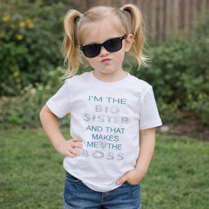Big Sister Shirt for Girls – “I’m the Big Sister That Makes Me the Boss” Toddler & Kids Tee, Sassy Girl Shirt, Sibling Announcement Outfit image 1