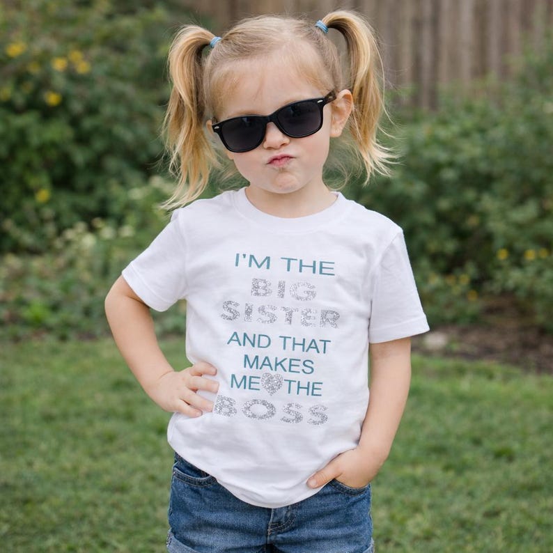 Big Sister Shirt for Girls – “I’m the Big Sister That Makes Me the Boss” Toddler & Kids Tee, Sassy Girl Shirt, Sibling Announcement Outfit image 1