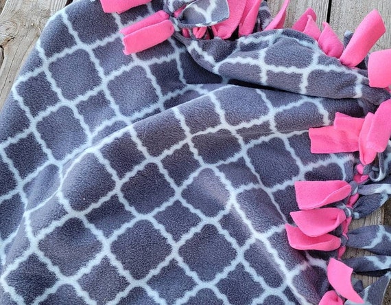 No-Sew Fleece: Cozy Ruffled Blanket! - creative jewish mom