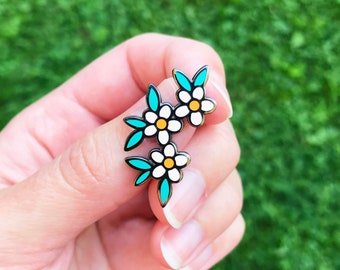 Gifts Under 10 | Daisy Pin | Floral Enamel Pin | Pin for Denim Jackets | Unique Gift Idea | Flower Pin | 90s Style | Valentine’s day Gift