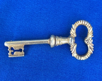 Skelett Schlüssel Vintage Brosche 1960er 1970er Jahre Vintage Skelett Schlüssel signiert Vintage Modeschmuck