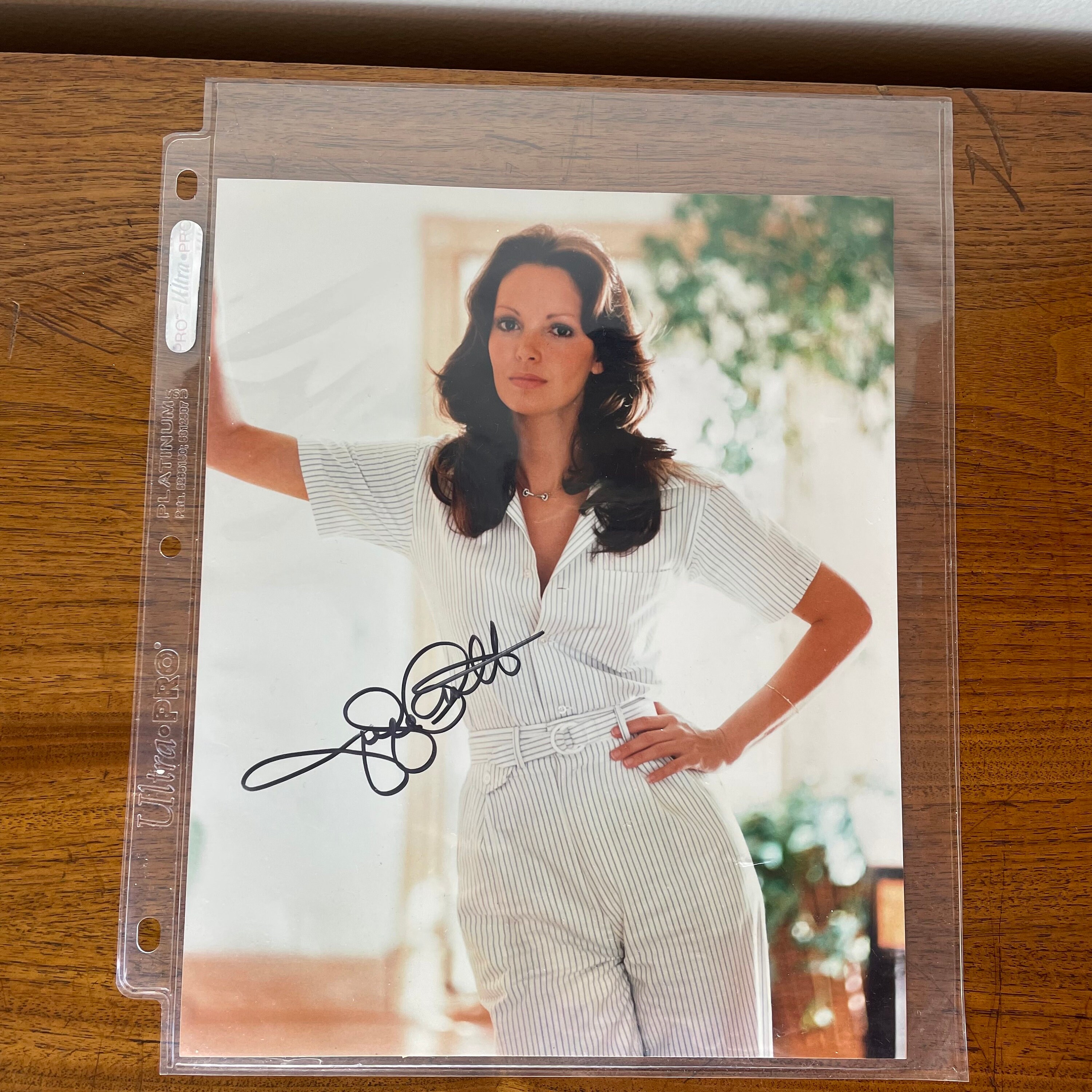 ヴィンテージ ジャクリーン スミス 直筆サイン入りカラー写真、8x10