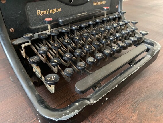 Remington Noiseless Model 10, Black Typewriter, Vintage Typewriter