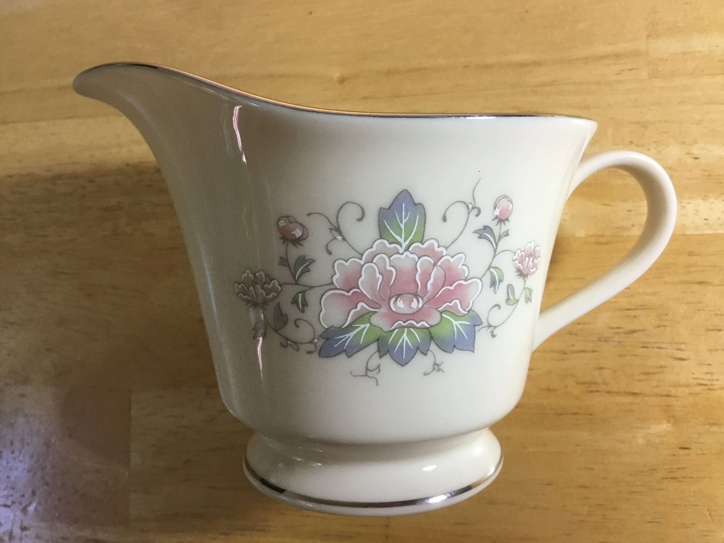 lenox platinum Charleston pattern creamer