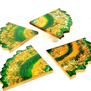 Geode Shape Resin Coasters, Green and Gold Geode Style, Set of 4 Triangle Shape Coasters, Wine Glass Coasters Housewarming Gift, Home Decor