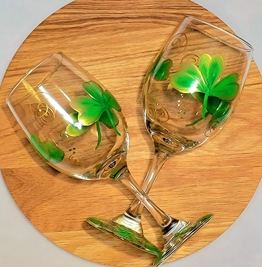Hand Painted Set of 2 Shamrock Wine Glasses, Irish Wine Glasses, Shamrock Décor, Saint Patrick's