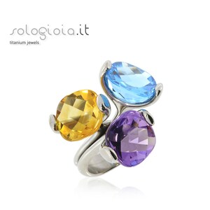 Ring in titanium with an amethyst, a citrine quartz and a blue topaz