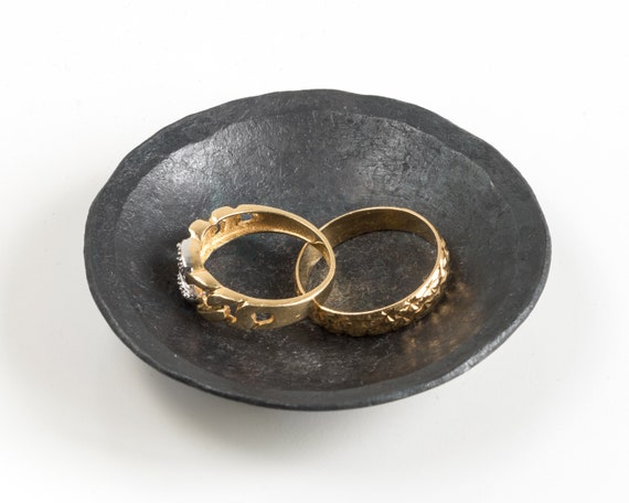 Iron ring dish deals