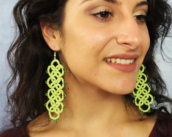 Long earrings in green tatting lace