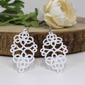 White tatting lace dangle earrings, perfect for the wedding day, for parties, dinners or as a gift to friends