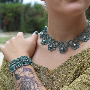 Bracelet élégant en dentelle et manchette perlée, bracelet en dentelle large fait à la main, cadeau unique pour les femmes. image 6