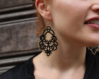 Black tatting lace earrings, tatting jewellery, frivolité lace design, hand tatted earrings, chandelier earrings, party jewelry