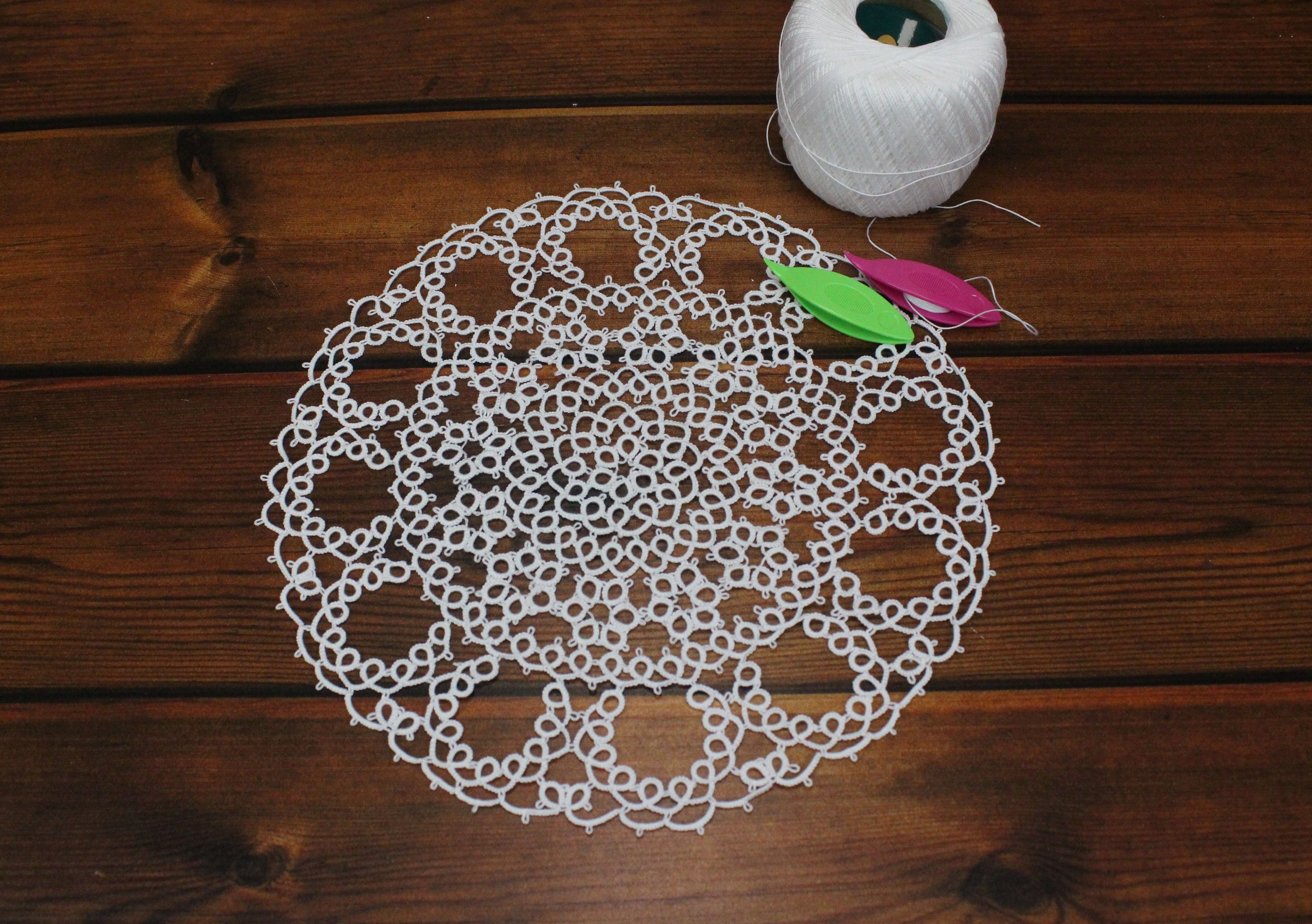 Tatted Doilies, white round doily.