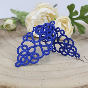 Handgemaakte tatting kant drop oorbellen, koningsblauwe oorbellen, kant sieraden afbeelding 4