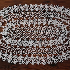 Tatted lace oval doily image 1