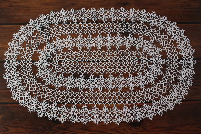 Tatted lace oval doily image 1