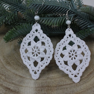 Crochet Earrings, handmade jewelry, dangle earrings, flower earrings.