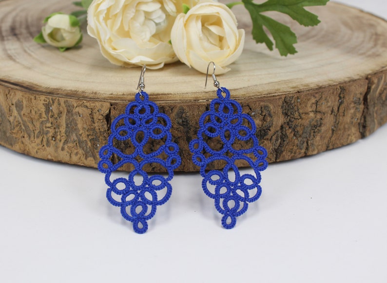 Handmade hand tatted teardrop earrings, earrings Royal blue, filigree tatting jewelry imagem 2